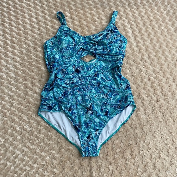 New Women 22W Daci Plus Size One Piece Swimsuits - Tummy Control Bathing Suit - Picture 3 of 6